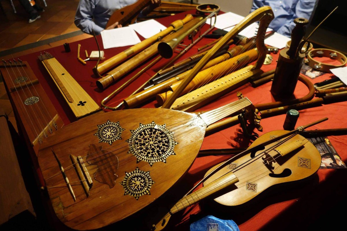 The Value of Musical Instruments in Pawnshops – Ideal Jewelry and Loan Pawn Shops