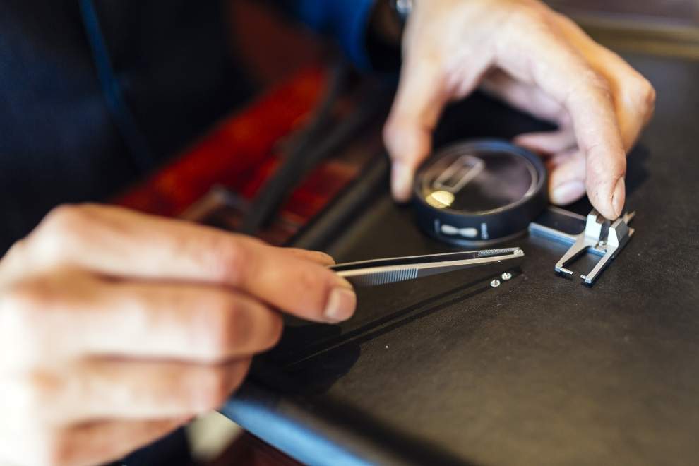 Buying and Pawning Diamonds – Ideal Jewelry and Loan Pawn Shops