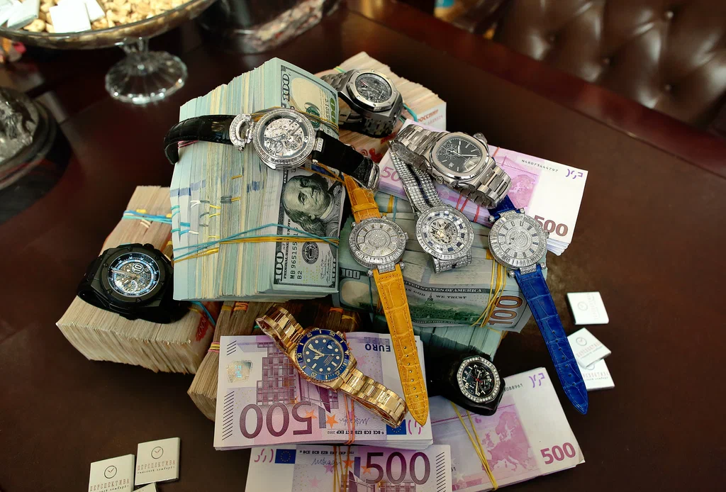 Valuable Pawnshop Items on Display