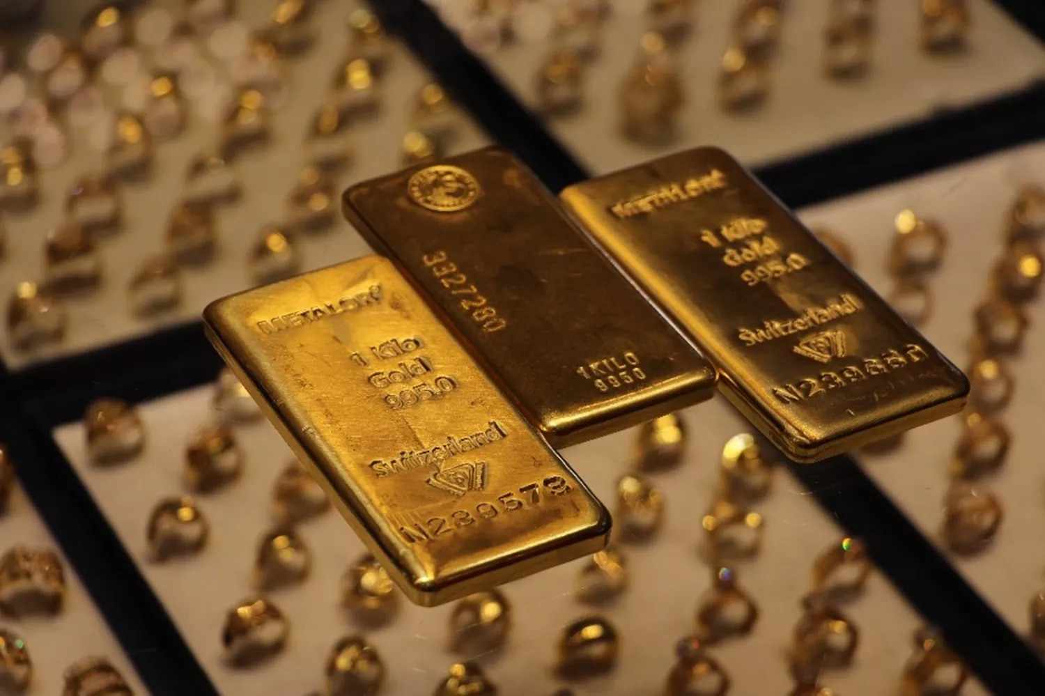 Why Pawn Shops Pay Less for Gold – Ideal Jewelry and Loan